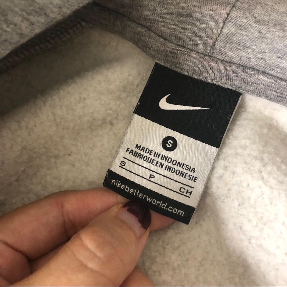 ‼️SOLD‼️Grey Nike zip up hoodie - Picture 4 of 5